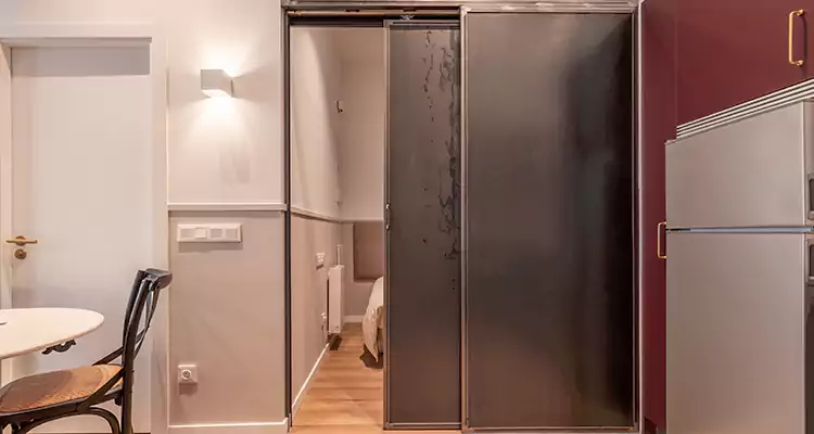 We Fix Closet Sliding Door in Daytona Beach, FL 
